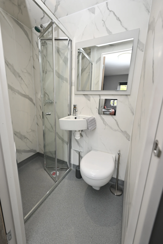 Orlando Village Gold Shower Room