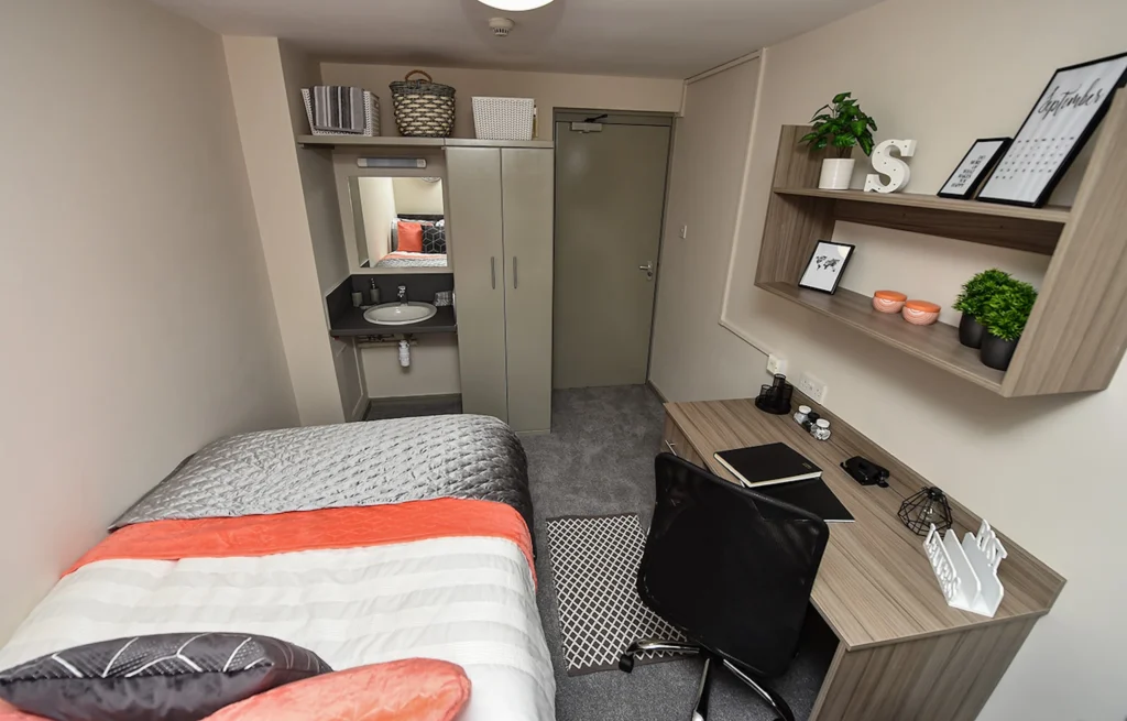 Orlando Village Silver Student Room